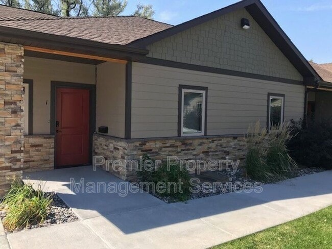 Building Photo - 2120 Rehberg Ln