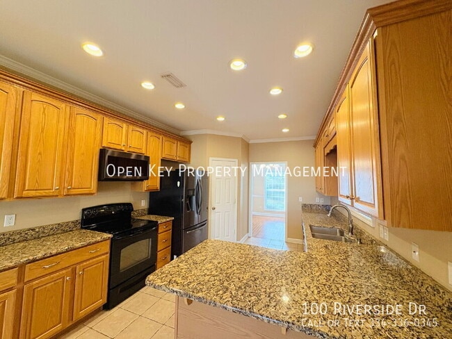 Foto del edificio - 100 Riverside Dr