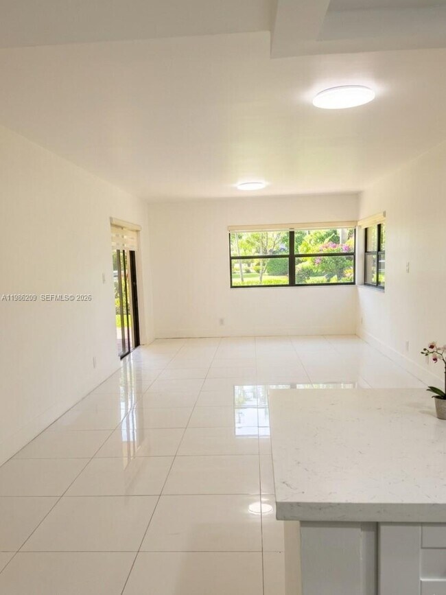 Foto del edificio - 220 Lakeview Dr