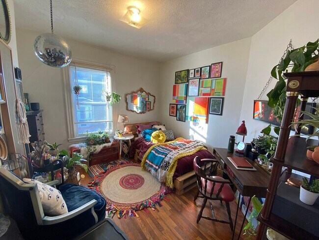 Building Photo - 55 Cedar St