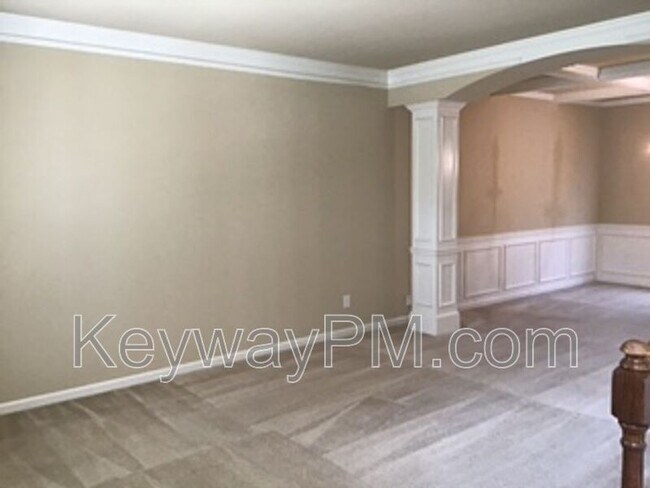 Foto del edificio - 6017 Reynolds Cir
