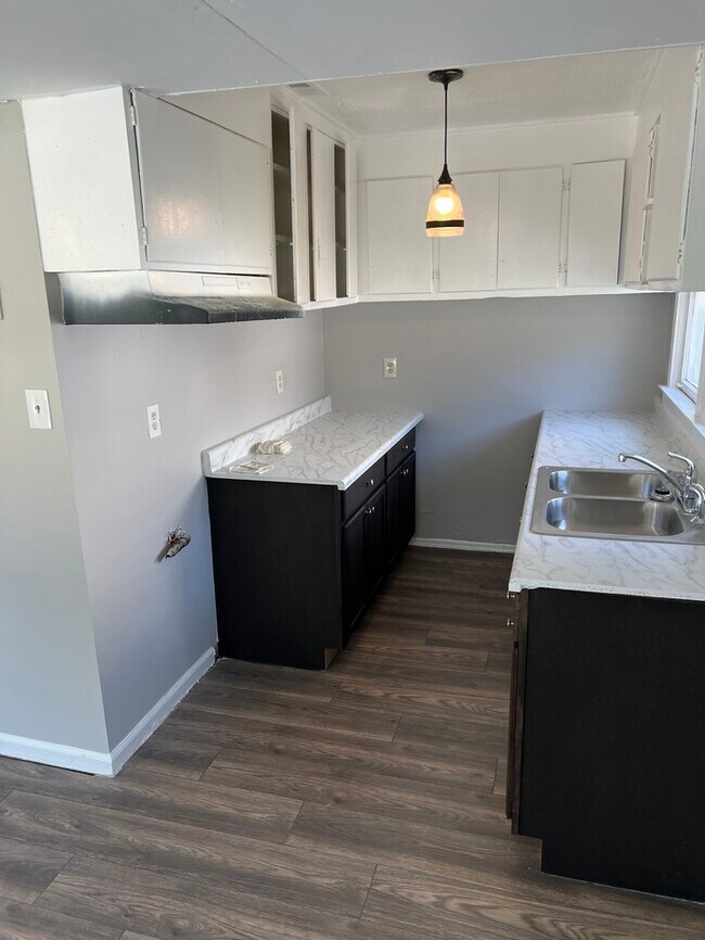 Building Photo - PRIVATELY OWNED BEAUTIFUL HOME, READY FOR ...