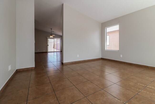 Foto del edificio - 8516 W Elm St