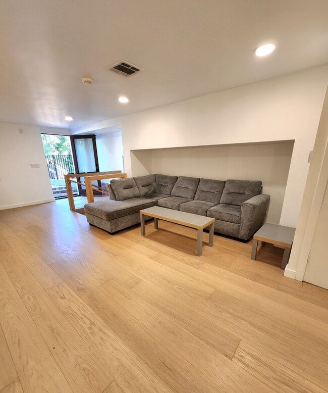 Building Photo - 380 Box Canyon Rd