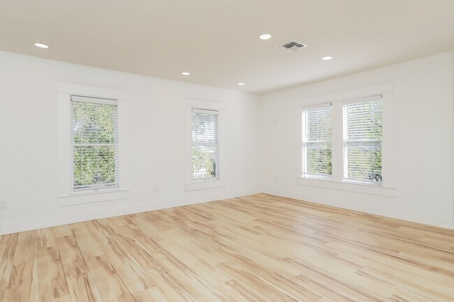 Foto del edificio - 120 E Magnolia Ave