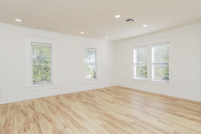 Building Photo - 120 E Magnolia Ave