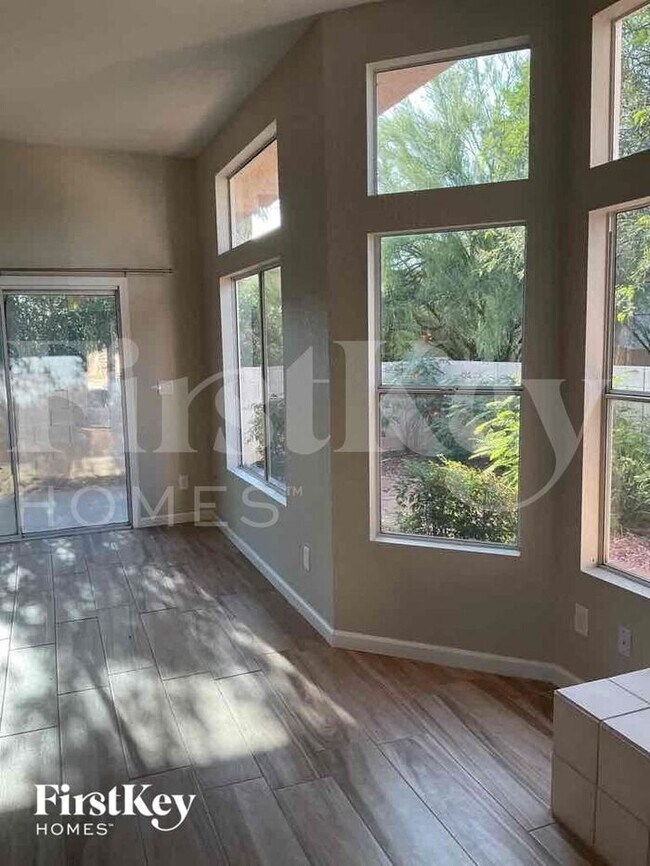 Foto del edificio - 805 N Posthole Ln