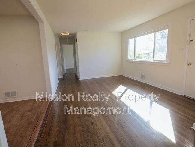 Foto del edificio - 2500 Byron St