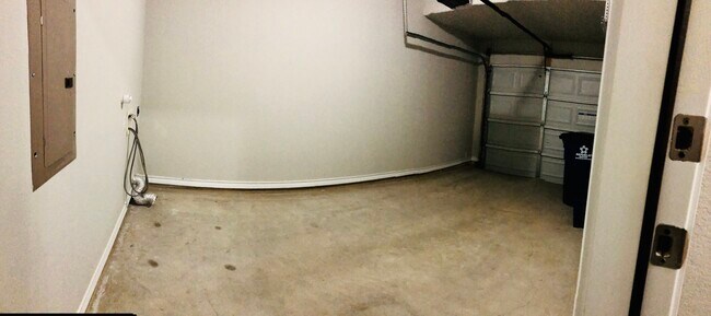 Foto del edificio - 8323 Breezy Cove