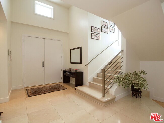 Building Photo - 269 N Bundy Dr