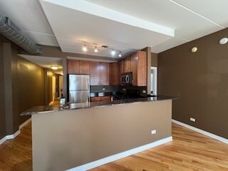 Building Photo - 3550 W Montrose Ave