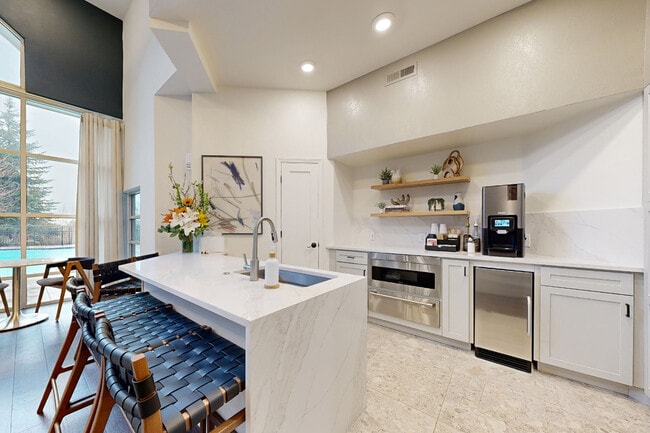 Building Photo - Cascade Summit Apartment Homes