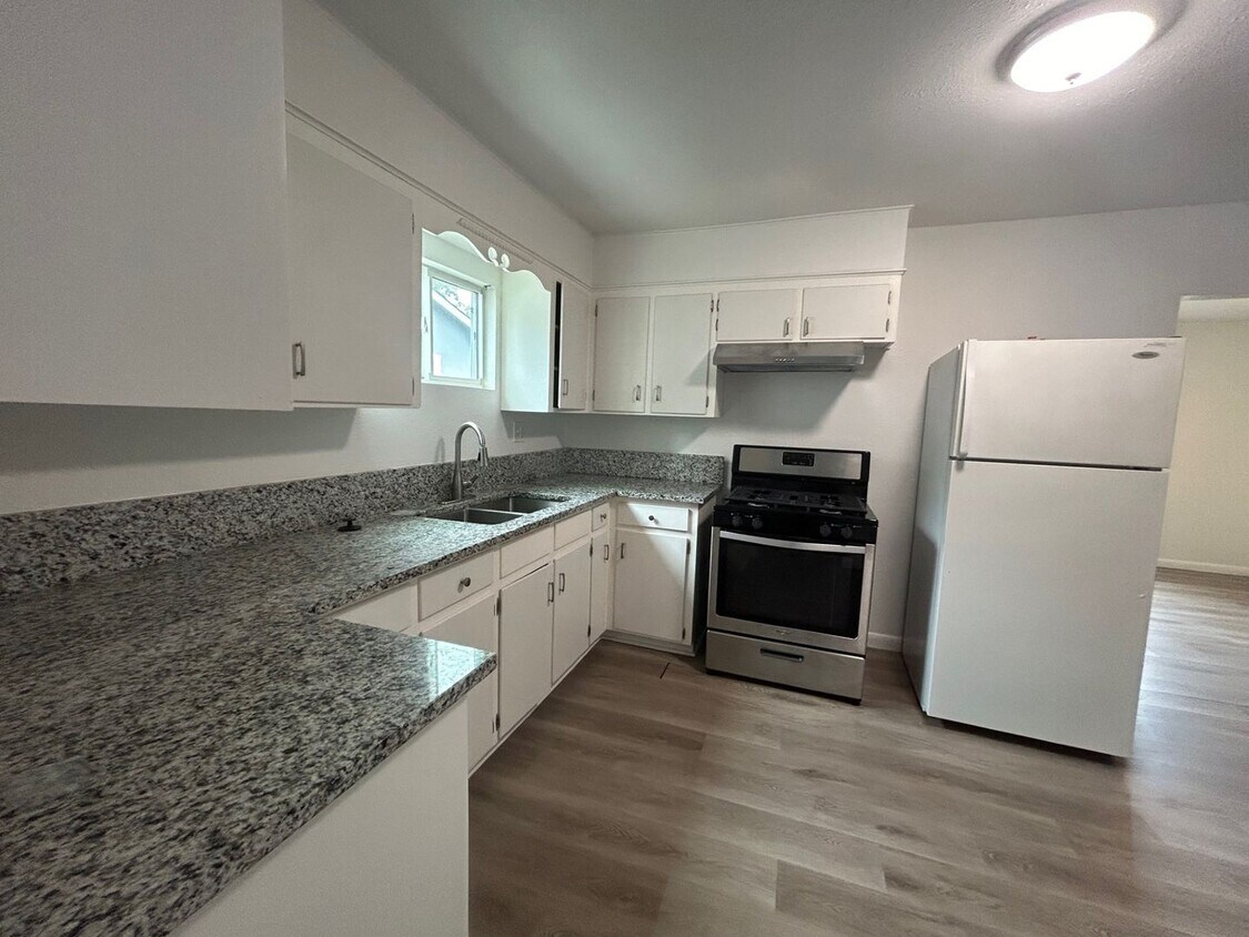 Primary Photo - Charming 3 Bed, 2 Bath Home + Bonus 1 Bed/...