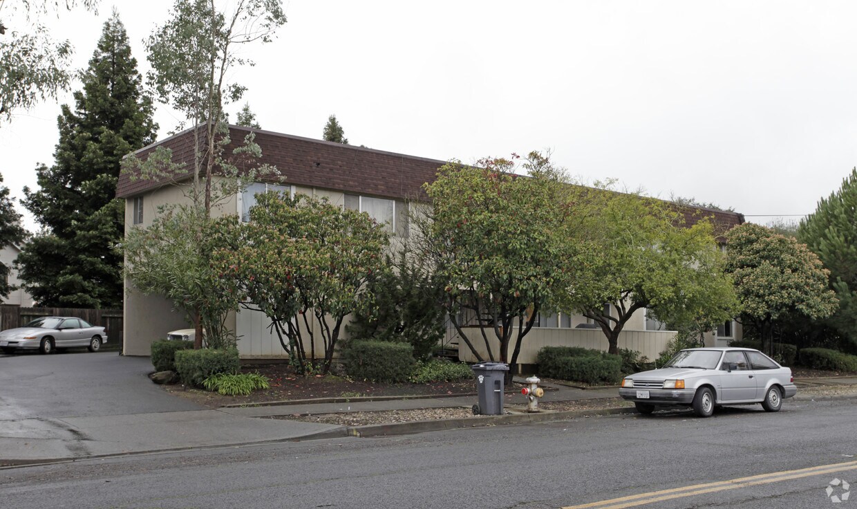 Foto del edificio - 931--939 Golden Gate Dr