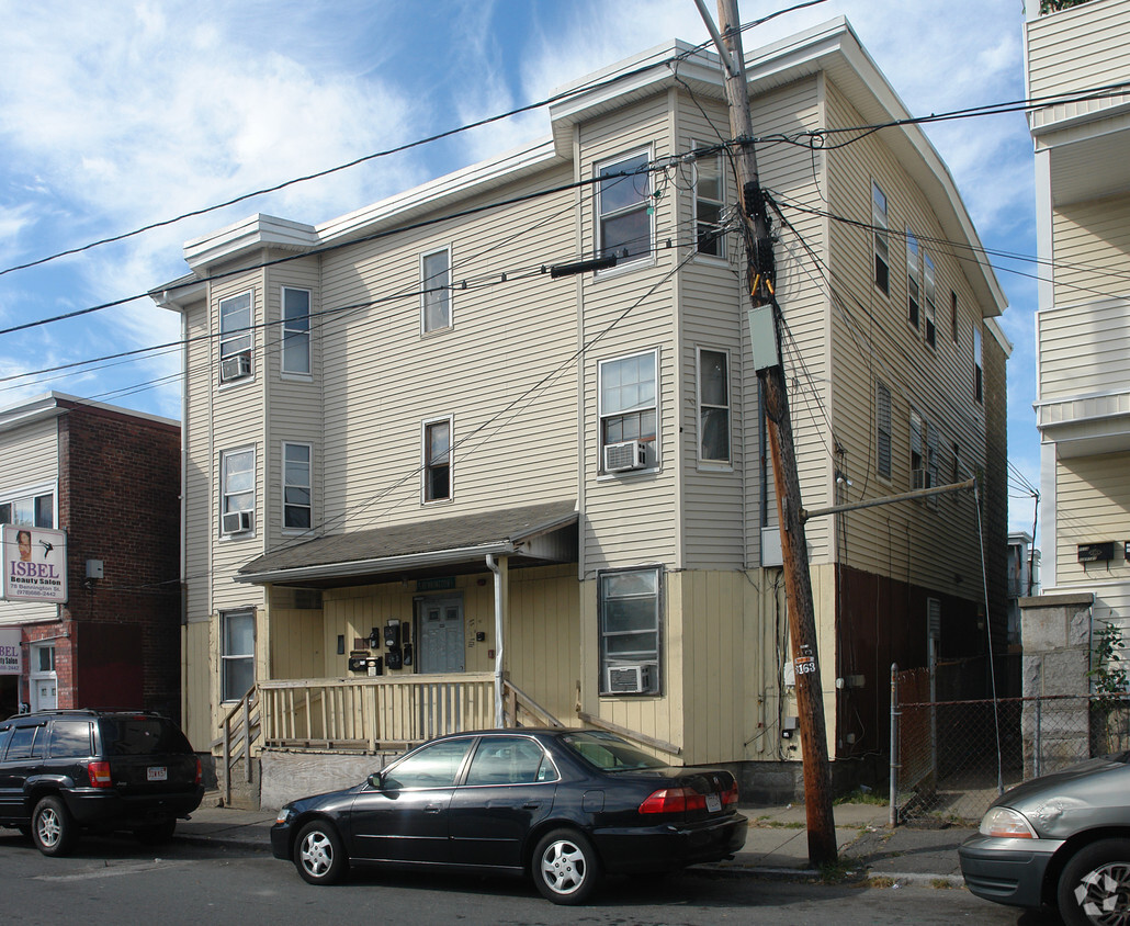 Primary Photo - 82 Bennington St