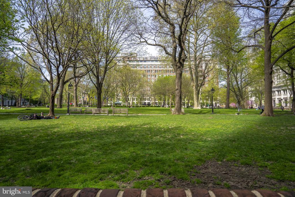 60436 S Washington Square Unit 313, Philadelphia, PA 19106 Room for