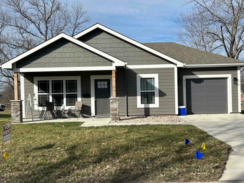 812 S Olive St, Ottawa, KS 66067 House Rental in Ottawa, KS