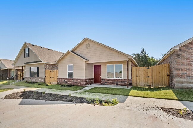 Building Photo - Charming Curb Appeal Meets Modern Comfort ...
