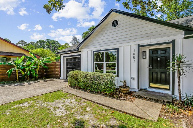 Building Photo - 1457 Sanibel Ln