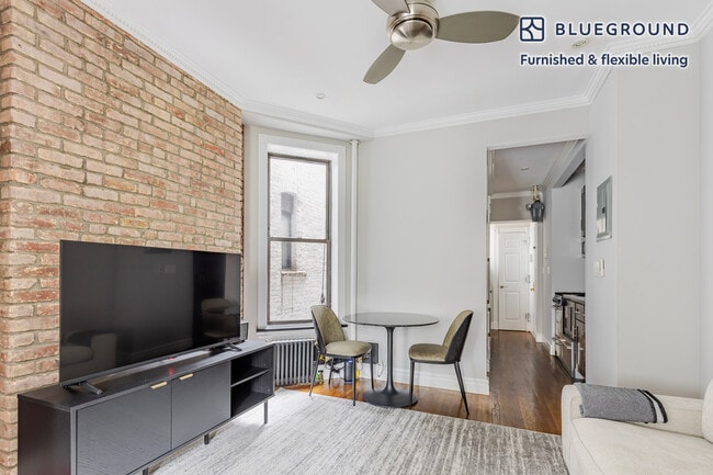 Building Photo - 250 Mott St