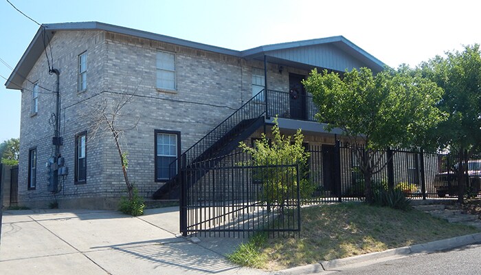Primary Photo - 2420 Cross St