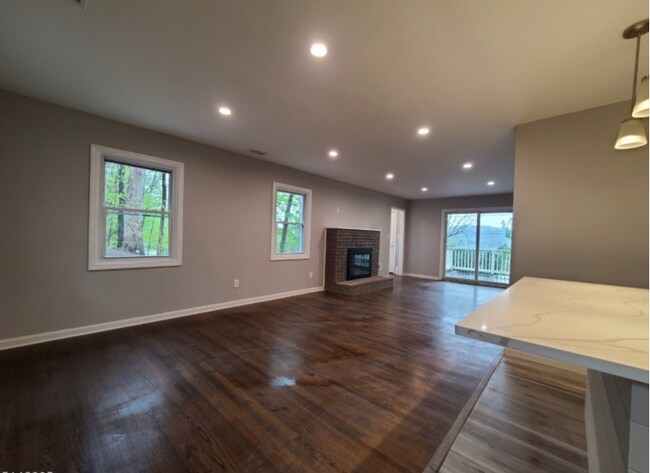 Foto del edificio - 105 Hillside Rd