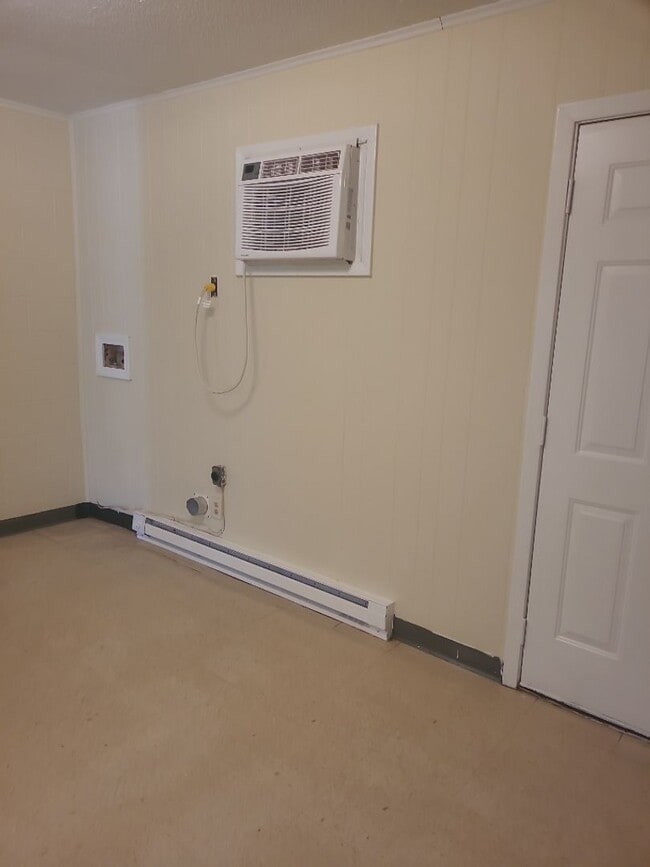 Building Photo - Montgomery Apartments