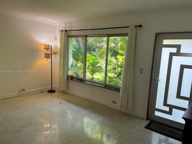 Foto del edificio - 9530 NW 1st Ave