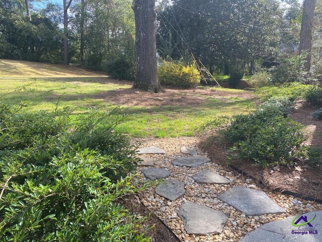 Foto del edificio - 2740 Northwoods Dr S