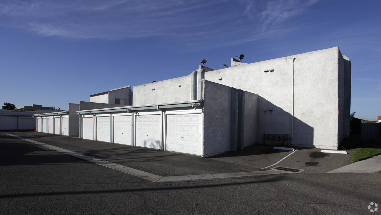 Building Photo - El Pueblo Apartments