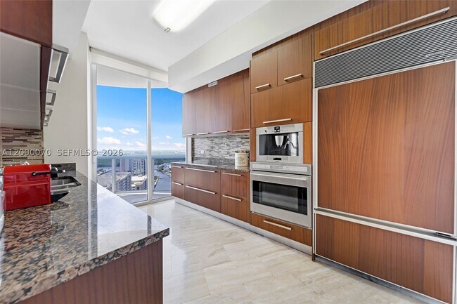 Foto del edificio - 16001 Collins Ave
