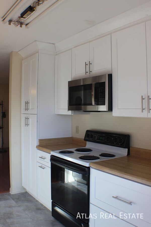 Building Photo - 9415 Brentwood St