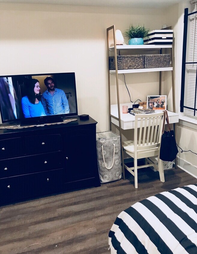 Photo - 2844 Stiles St