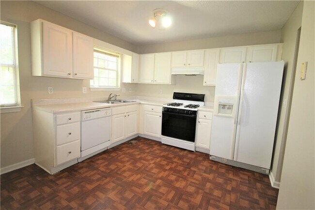 Building Photo - 887 Highland Terrace NE