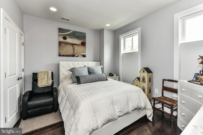 Foto del edificio - 716 Bluemont Ave