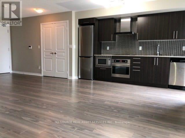 Photo du bâtiment - 352 Front St W