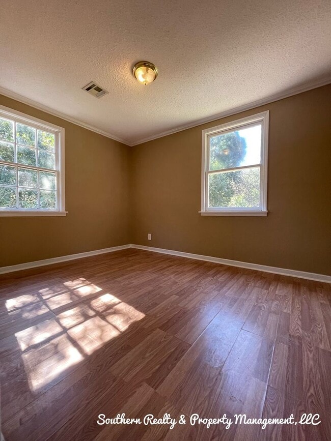 Building Photo - Bradley Drive in Oak Forest