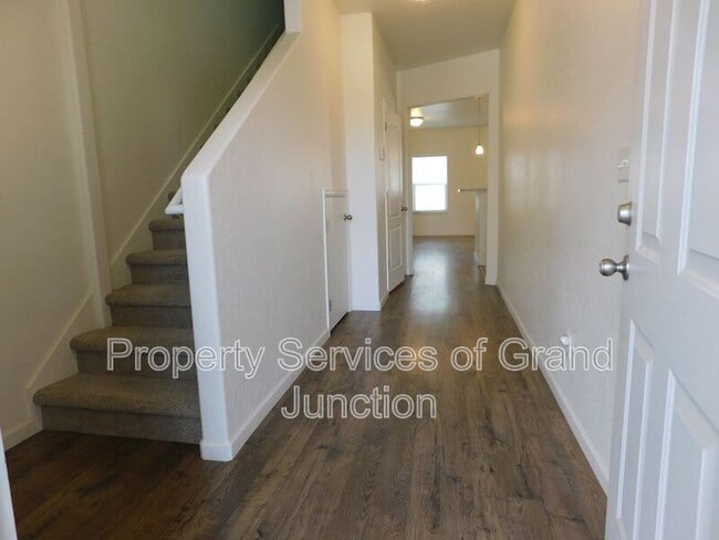 Foto del edificio - 621 Zenith Ln