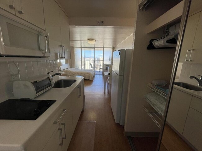 Building Photo - 445 Seaside Ave