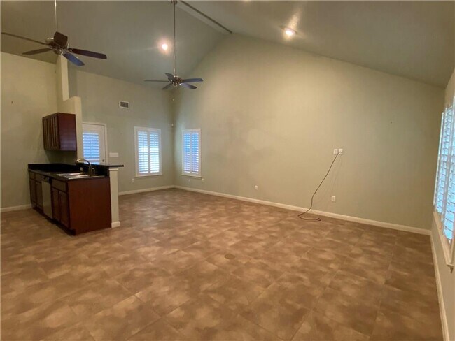 Building Photo - 129 Sun Harbor St