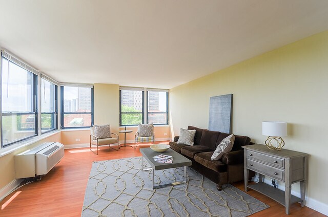 Foto del edificio - 4100 N. Marine Dr.