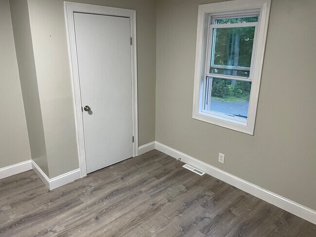 Building Photo - 36 S East St