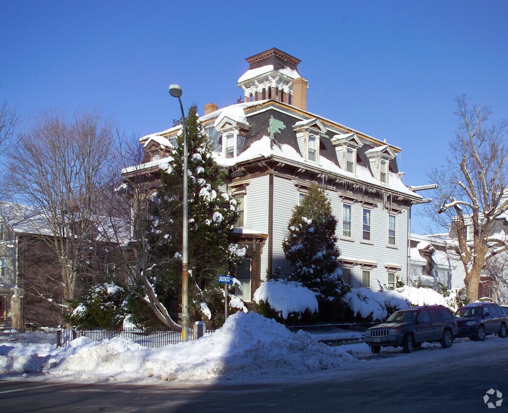 Building Photo - 344 French St