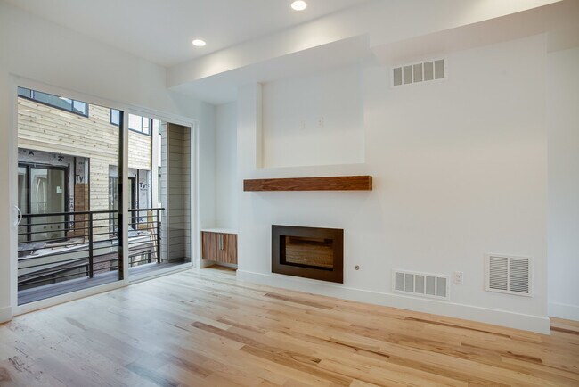 Foto del edificio - 2228 W Powers Ave