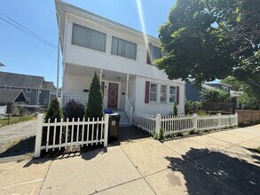 Building Photo - 1093 Salem St