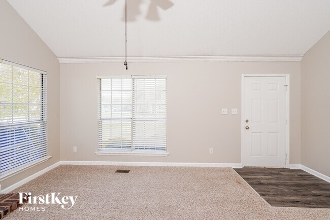 Foto del edificio - 6768 Crossbrook Ln