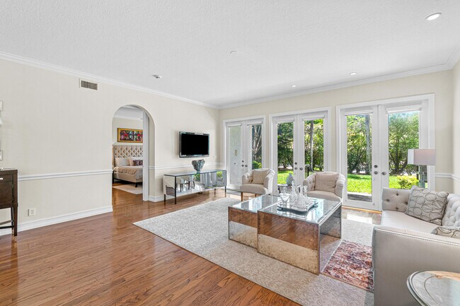 Building Photo - 6300 Graycliff Dr