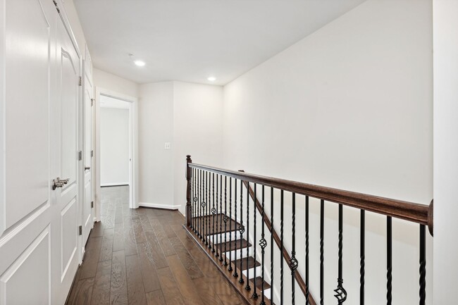 Building Photo - Professionally Managed // 3 Bedroom 3.5 Ba...