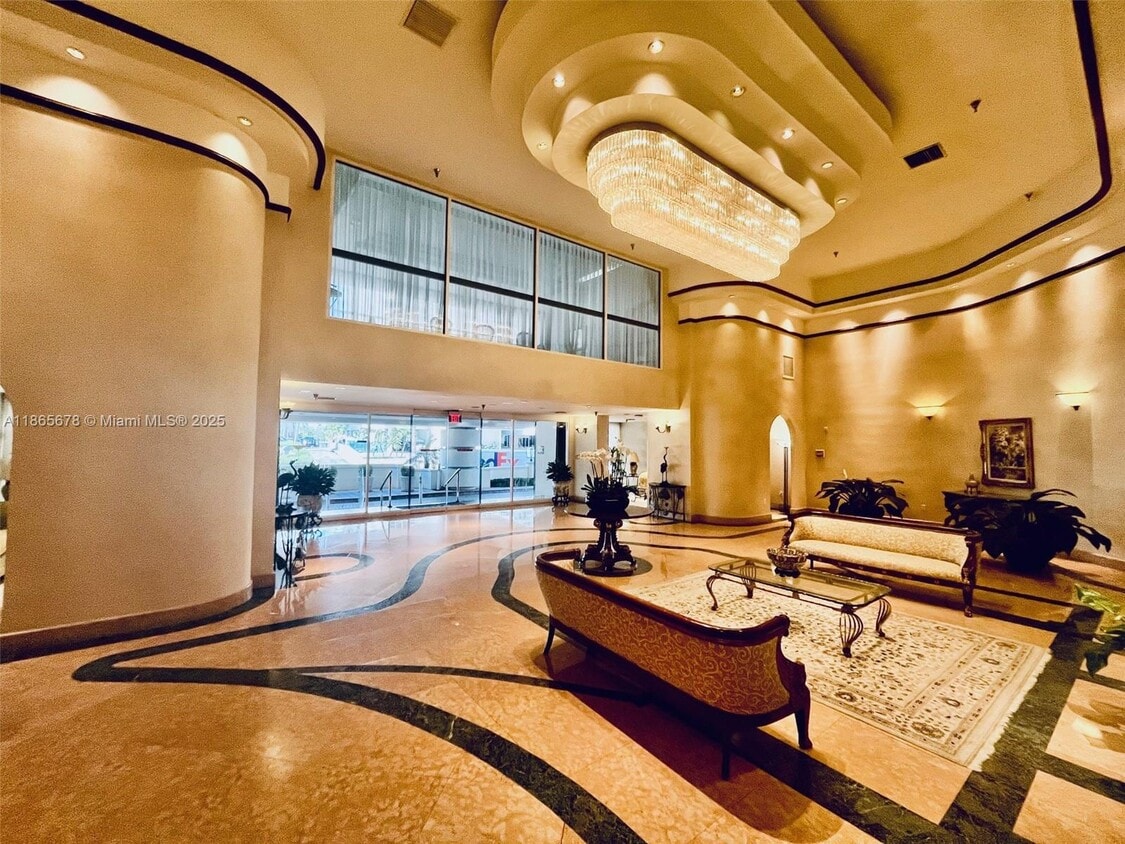 Foto principal - 5757 Collins Ave