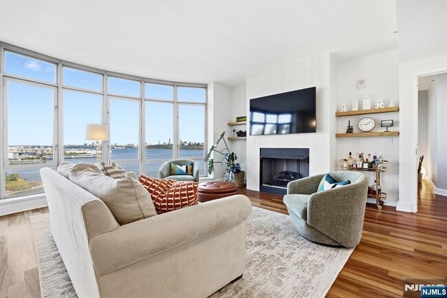 Building Photo - 8100 River Rd